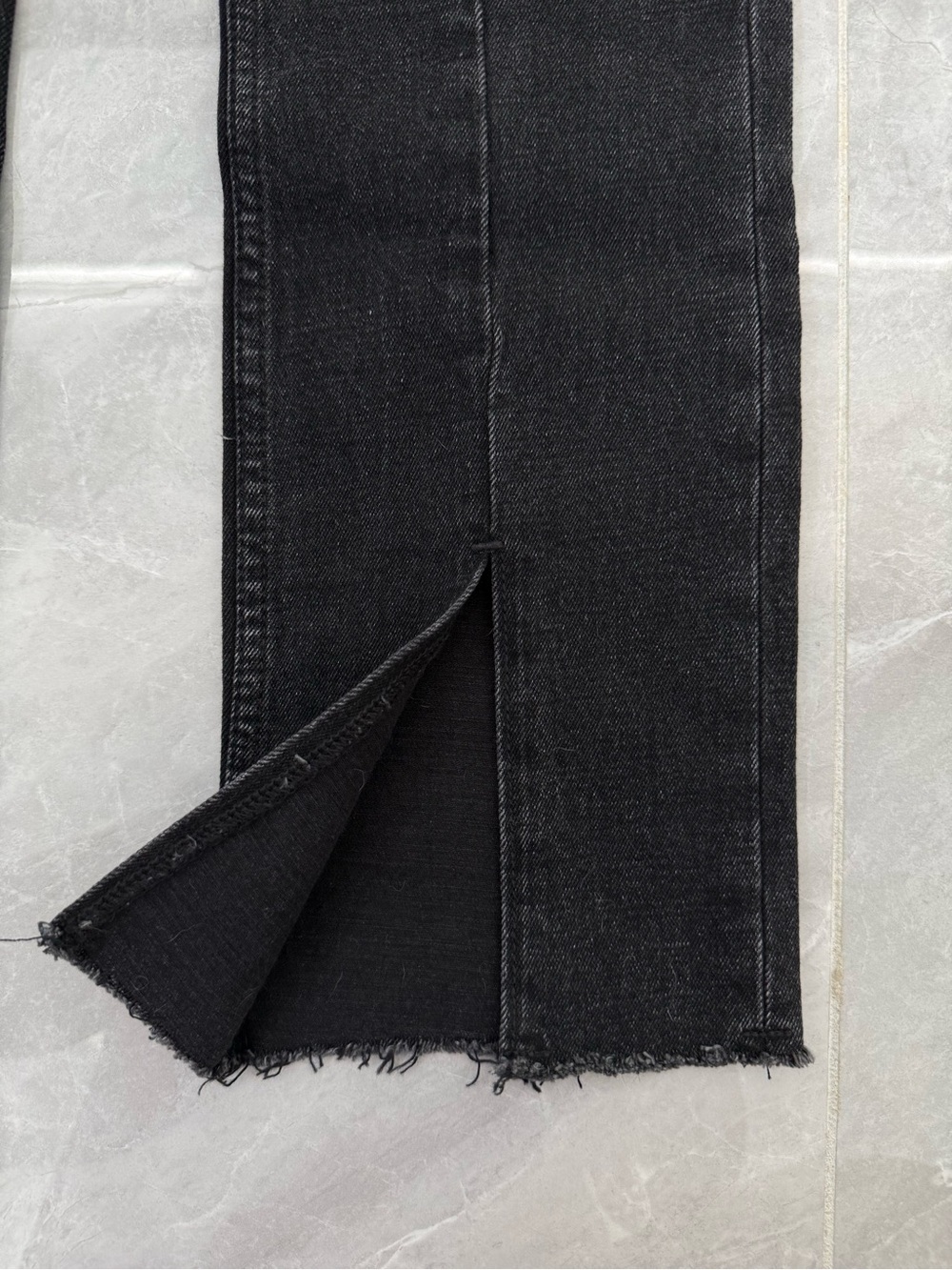Women’s Abercrombie & Fitch The Skinny High Rise Jeans Split Hem Size 28 Short - Picture 6 of 15